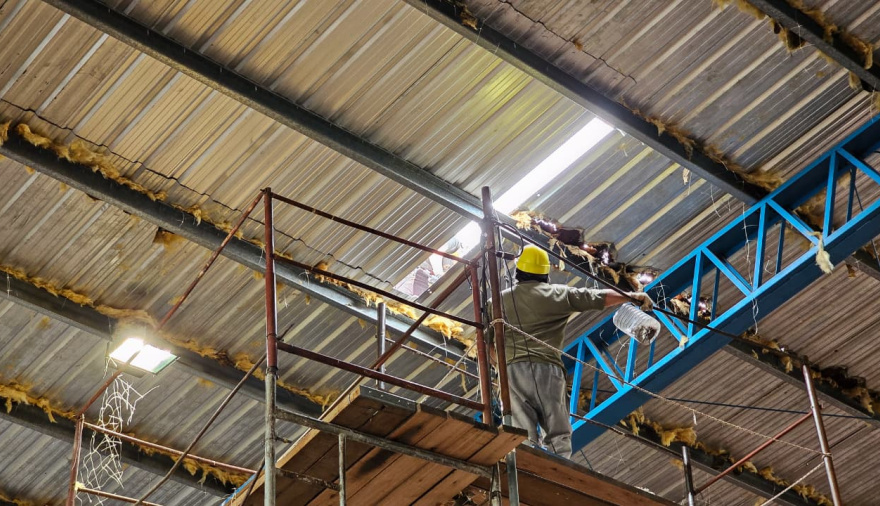 El Consorcio de Puerto Quequén colabora con la puesta en valor del gimnasio del CEF Nº 76 de Quequén