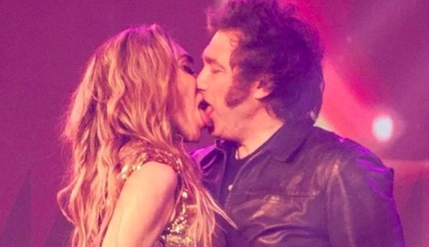 El Consulado en Miami promociona y vende entradas para el show de Fátima Florez