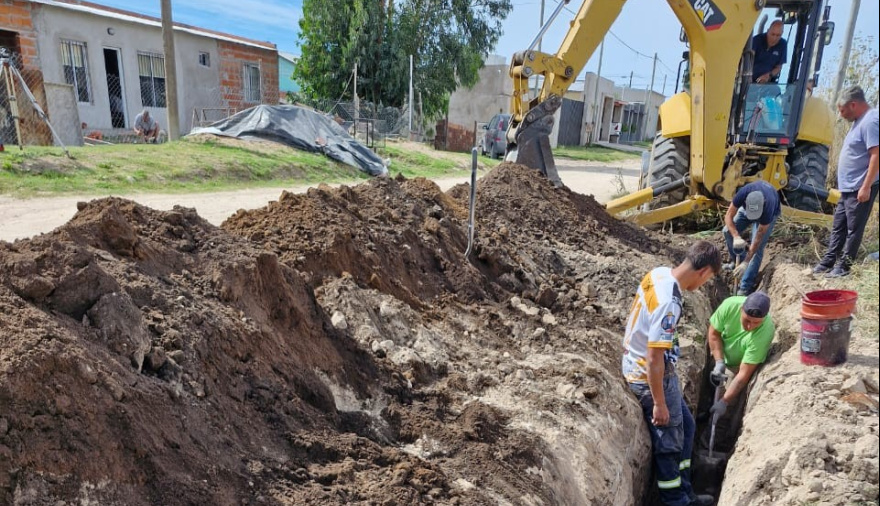 Estado presente: Se amplía la red cloacal en calle 85 y se fortalece la infraestructura sanitaria del distrito