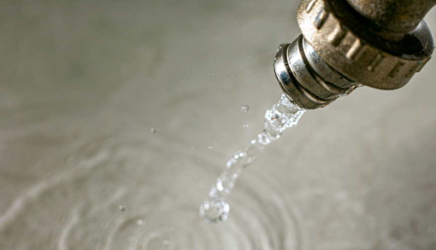 Corte y baja presión de agua en Necochea por una reparación en la red