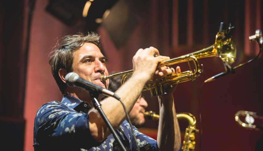 El trompetista Martín Gil de No Te Va Gustar habló con Ecos Radio y anticipó un show potente en el Teatro París