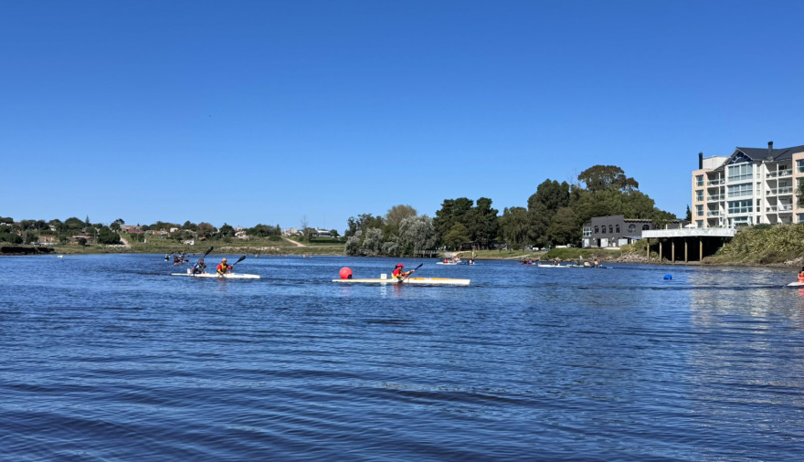 Necochea fue sede de una multitudinaria regata provincial de kayak en el Río Quequén