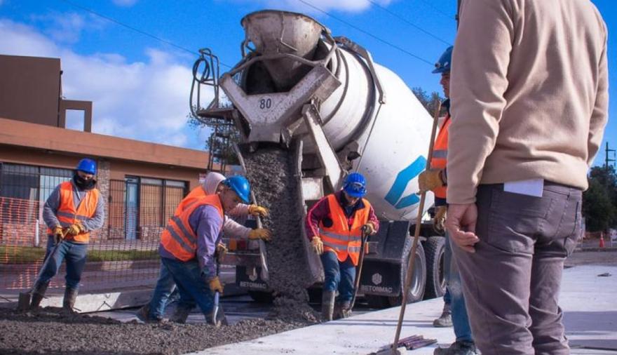“La idea es ir atacando los lugares más críticos de la Av. Almirante Brown y avanzar con obras concretas”, aseguró Gustavo Gavilán
