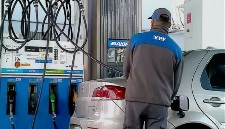 Vuelven a aumentar los combustibles: YPF aplicó otra suba y promete “calma” por 45 días