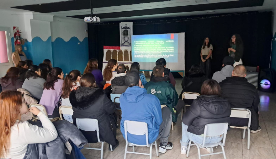 Impulsan talleres de crianza respetuosa para acompañar a familias de jardines municipales