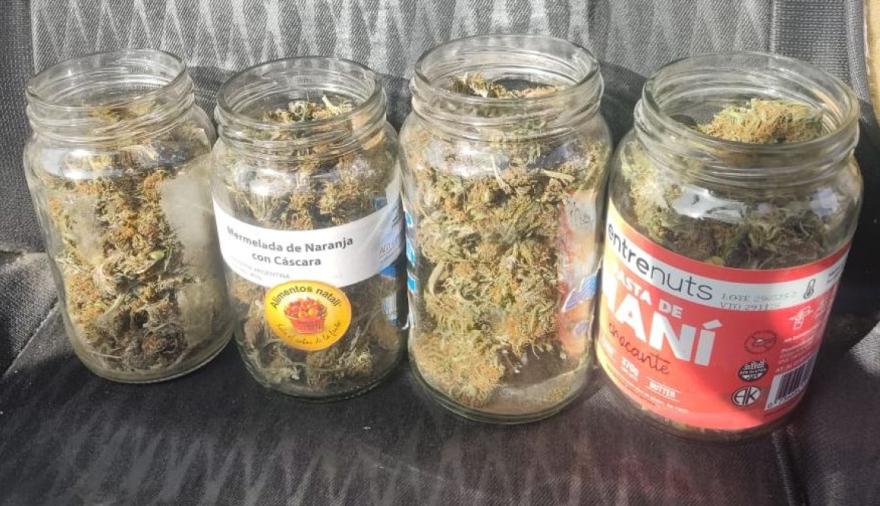 Secuestran marihuana tras una discusión de pareja y detienen a un acusado de robo armado en Necochea
