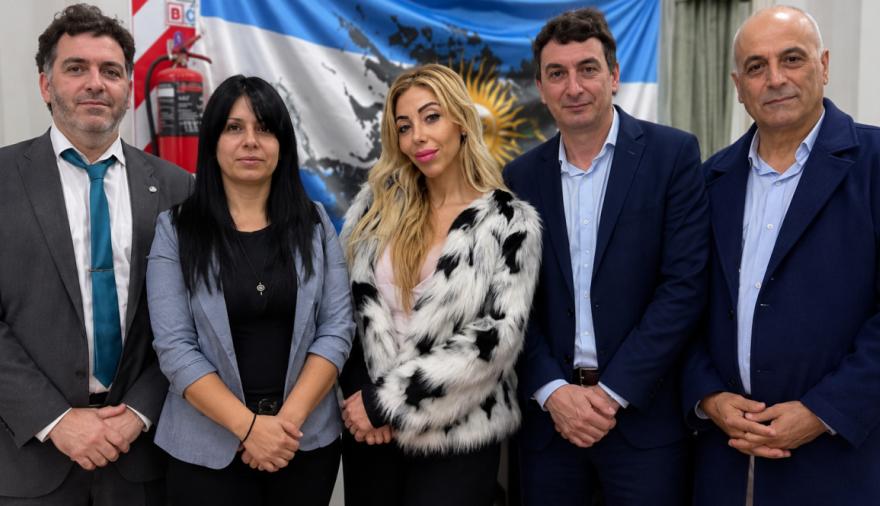 Polémica por supuestos audios íntimos atribuidos a Javier Milei: silencio de concejales libertarios de Necochea