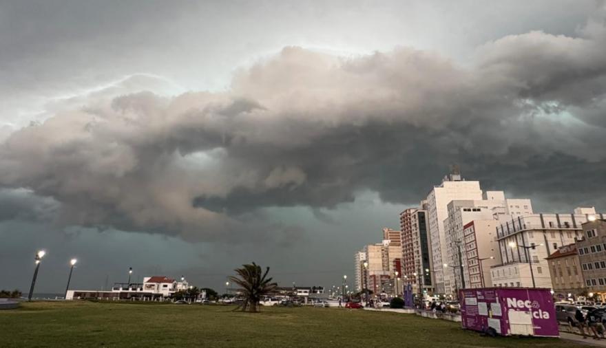 El SMN mantiene alertas por tormentas y viento fuerte en Necochea hasta el sábado