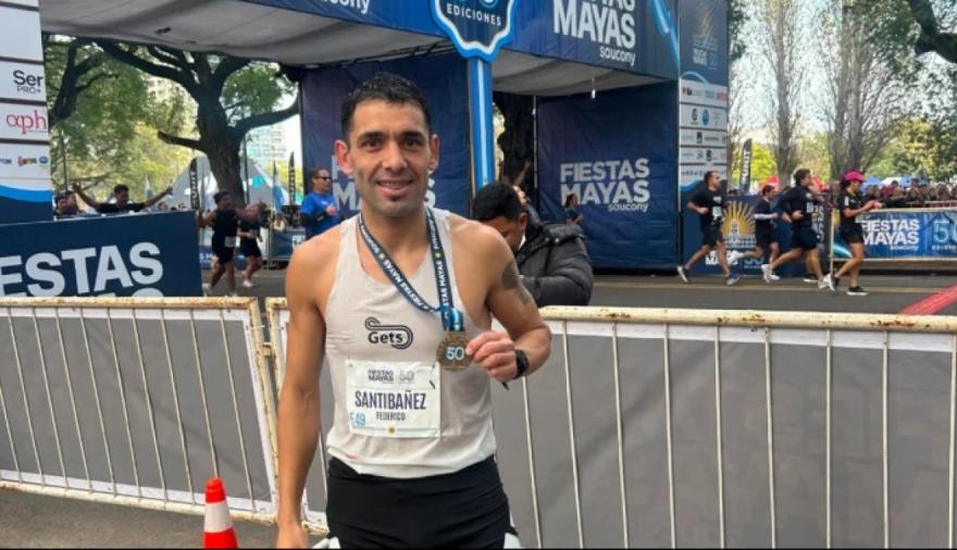 Federico Santibáñez hizo historia en las Fiestas Mayas y logró su mejor marca en los 10K