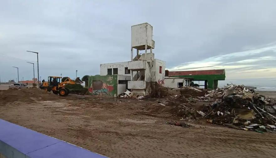 Una buena: comenzó la demolición del ex balneario ACA