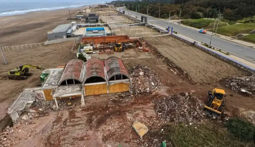 Avanza la transformación del ex balneario ACA y el municipio monitorea la inversión millonaria frente al mar
