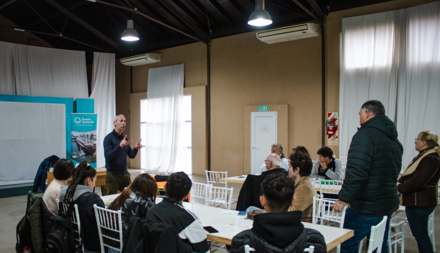 Estudiantes del Centro de Formación Laboral N° 403 conocieron el funcionamiento de Puerto Quequén