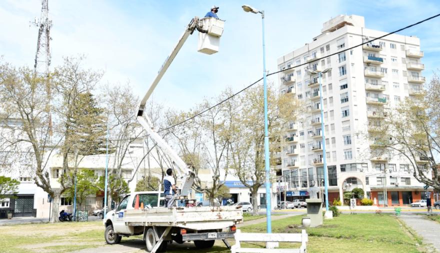 Necochea avanza con el recambio de luminarias LED para dar respuesta a reclamos acumulados desde enero