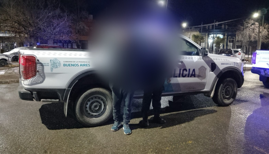 Dos rápidos operativos policiales en Necochea: recuperaron un celular y una moto robada, y secuestraron cocaína