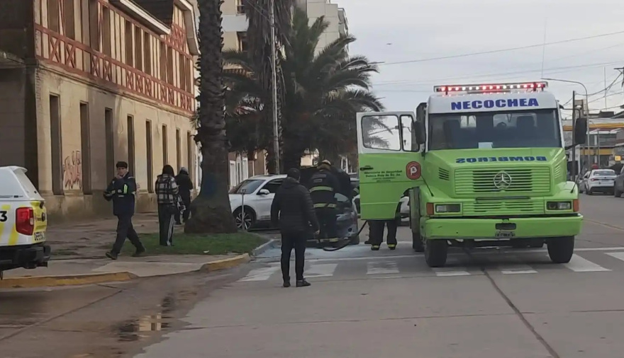 Controlaron un principio de incendio en un auto en la esquina de avenida 79 y calle 4