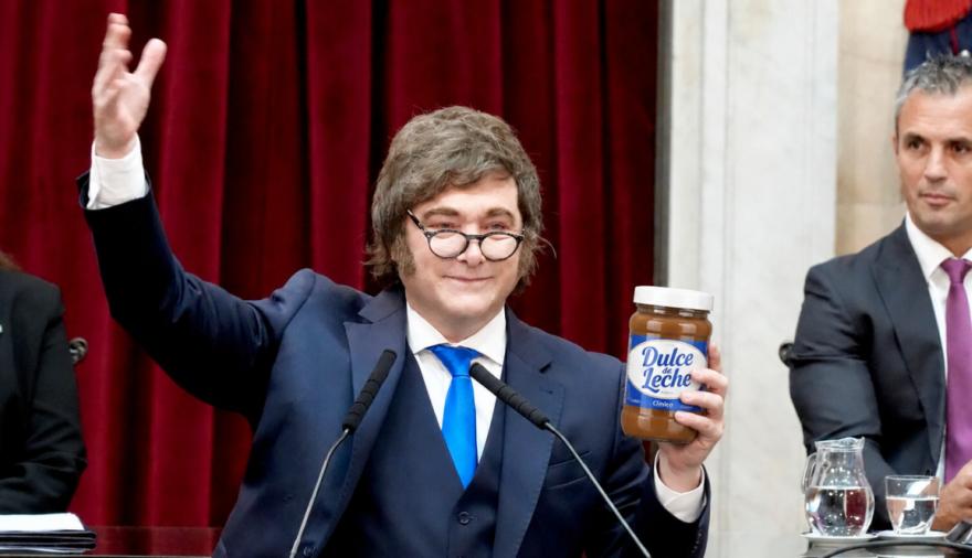 Milei afirmó que Argentina "solo produce dulce de leche, biromes y colectivos" y desató una fuerte polémica