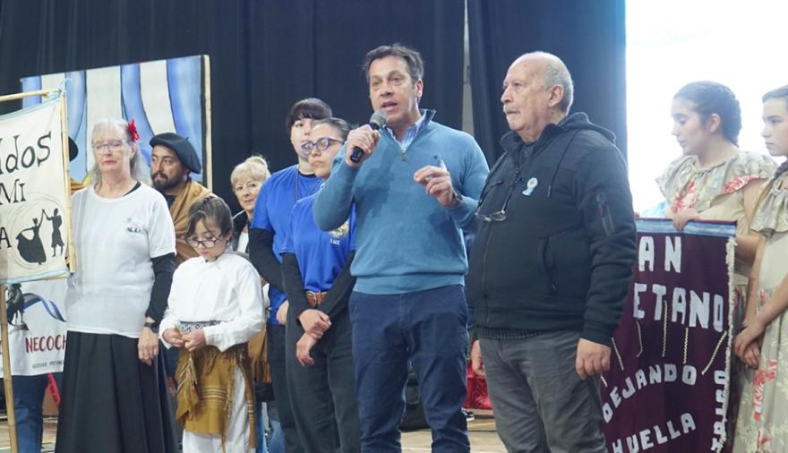 “La patria se hace todos los días, estudiando, trabajando y siendo solidarios”, afirmó Arturo Rojas en el multitudinario Encuentro de Peñas Folclóricas