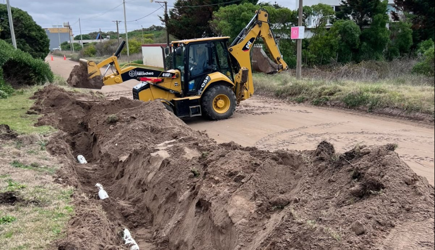 Se realizan nuevas obras de cloacas para fortalecer los servicios básicos en Necochea y Quequén