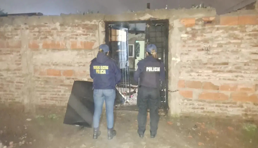 Allanamientos por venta de drogas: secuestraron cocaína, marihuana y un arma, pero los dos imputados quedaron en libertad