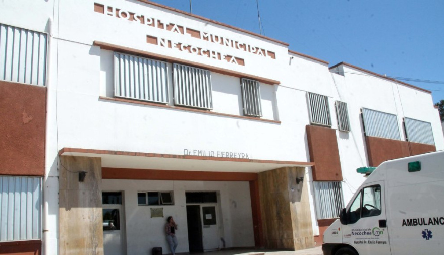 Balearon a un hombre en Quequén y quedó detenido mientras era asistido en el hospital