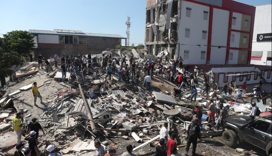 Fuerte terremoto sacude a Colombia: más de 100 muertos, edificios dañados y heridos