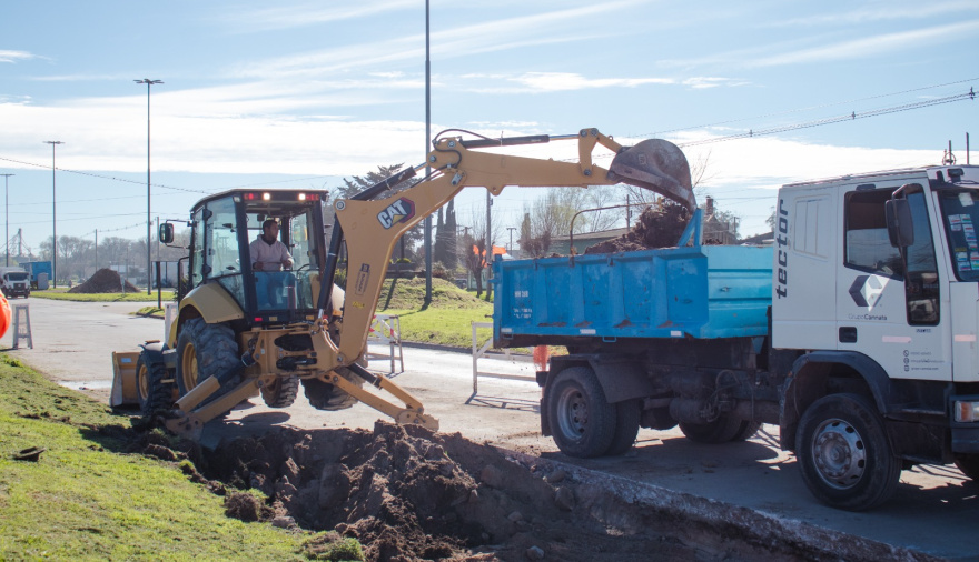 Avenida Almirante Brown: avanza la obra y ya se observa la transformación del principal acceso a Puerto Quequén