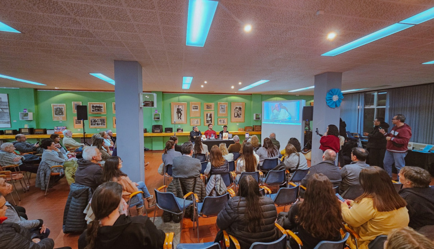 Gran convocatoria en la presentación de "Mariano Necochea" y "Kem Kem" en el Centro Cultural