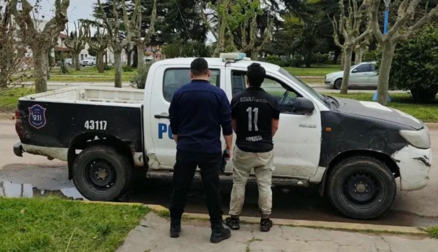 Locura total: Aprehendieron a un hombre por intimidar con una carabina en una escuela de Claraz