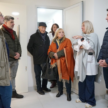 Rojas celebró la llegada del tomógrafo al hospital y anunció la compra de más equipamiento con un nuevo leasing