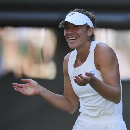 Batacazo de Solana Sierra en Wimbledon: eliminó a la local Boulter y rompió una racha de 16 años para el tenis argentino