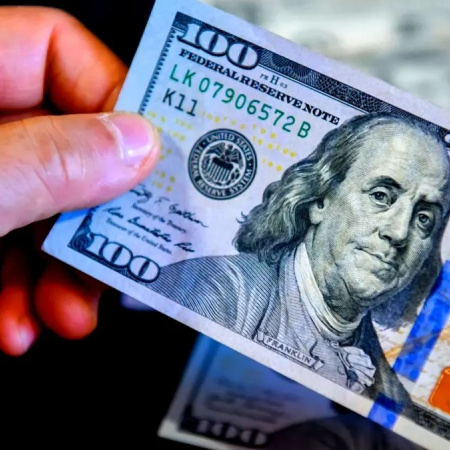 El dólar continúa subiendo pese a la estrategia del Gobierno para contenerlo