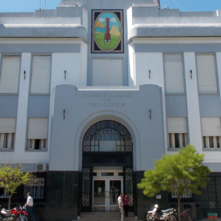 Mientras el ajuste de Milei golpea municipios, Necochea ordena cuentas y sostiene servicios
