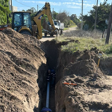 Se avanza con servicios básicos para los vecinos con una nueva obra de cloacas en Quequén
