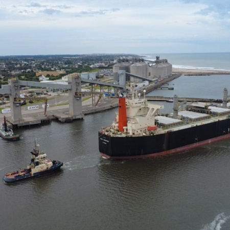 Puerto Quequén retoma ritmo récord y proyecta más de 35 buques para agosto