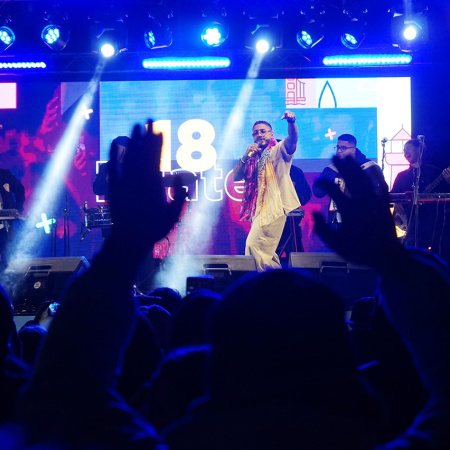 Entre el cariño de la gente y la alegría de “ser partícipes” 18 Kilates deslumbró con su show en Quequén