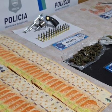 Operativo antidrogas en Quequén: dos detenidos y secuestro de marihuana, dinero y un arma de fuego