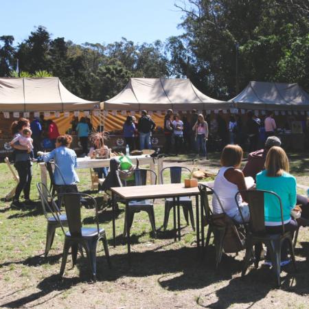 Este sábado la feria Sabe la Tierra regresa al Parque Miguel Lillo