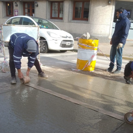 Avanzan las tareas de bacheo en distintos puntos de Necochea y Quequén