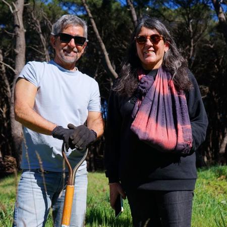 Celebraron los 80 años del Colegio de Farmacéuticos con una plantación conjunta en el Parque Miguel Lillo