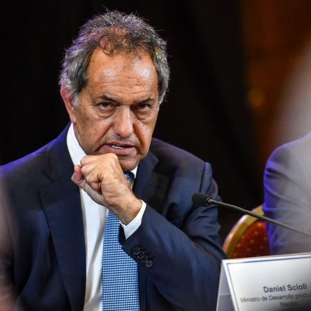Cruce en La Rural: Un intendente echó a Scioli de un stand turístico