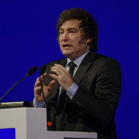 Milei: “La pobreza no se resuelve imprimiendo papelitos”