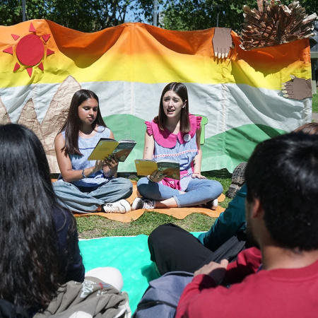 Con la presencia de 500 estudiantes se realizó la Maratón de Lectura en la Plaza Dardo Rocha
