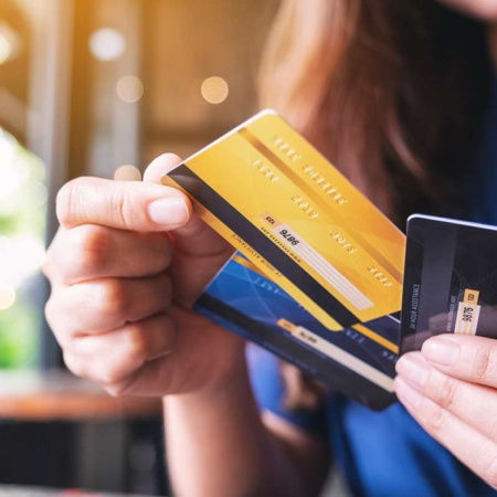 La morosidad familiar alcanza un récord histórico del 6,6%: crece el endeudamiento por tarjetas y salarios insuficientes