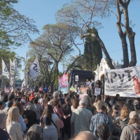 Trabajadores del Hospital Garrahan protestaron frente a la Quinta de Olivos en reclamo por la ley de emergencia pediátrica