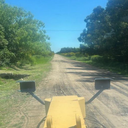 El EMSUR refuerza el mantenimiento rural pese a las lluvias: avanzan las mejoras en caminos del distrito