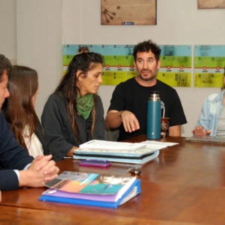 El HCD analizó la queja de artesanos por la presencia de puestos no artesanales en la Plaza San Martín