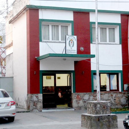 Un joven fue aprehendido tras intentar robar tirantes de madera en un galpón de la avenida 59