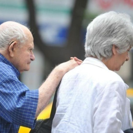 El Gobierno oficializó el pago del bono de $70.000 para jubilados y pensionados en noviembre