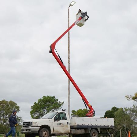 Avanza el recambio de luminarias en los accesos a la ciudad
