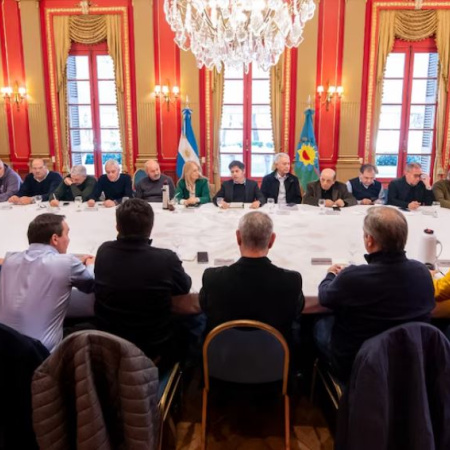 Kicillof busca apoyo de los intendentes para aprobar un nuevo endeudamiento y fortalecer su gestión